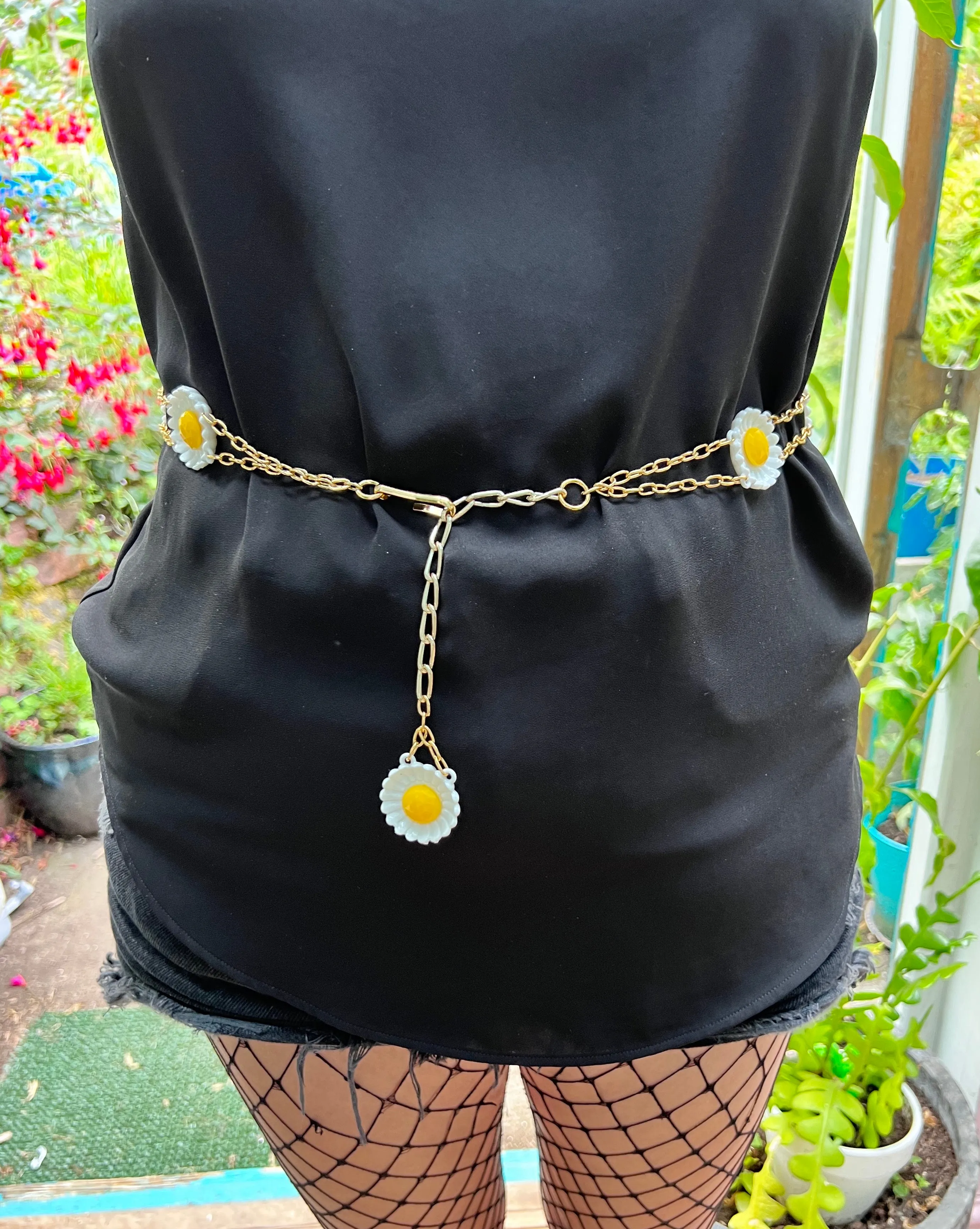 Glorious 1950s / 60s Daisy Belt - 31-36"