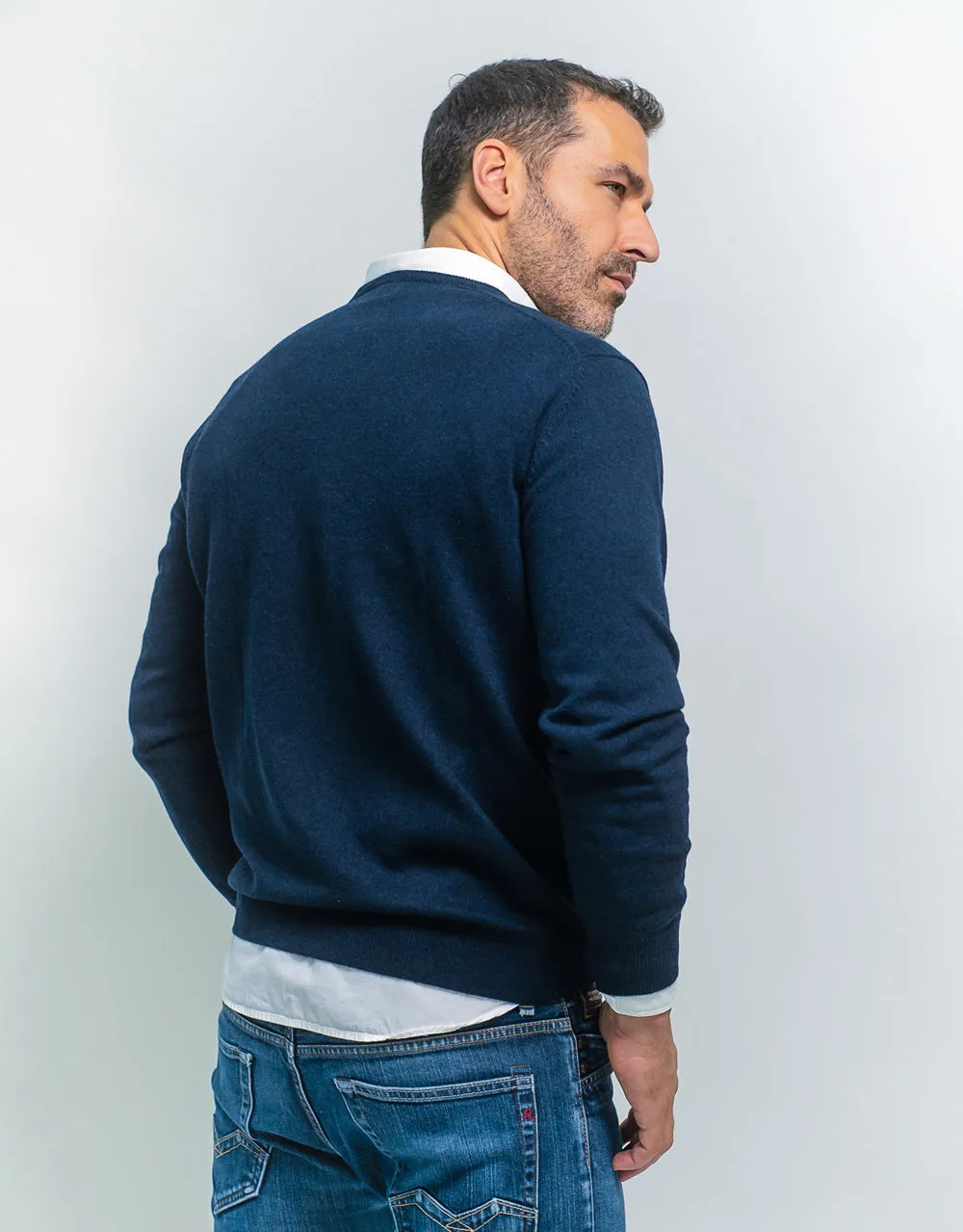 The Classic Cashmere V-Neck Pullover in Dark Navy