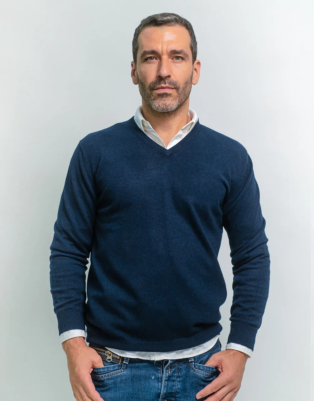 The Classic Cashmere V-Neck Pullover in Dark Navy