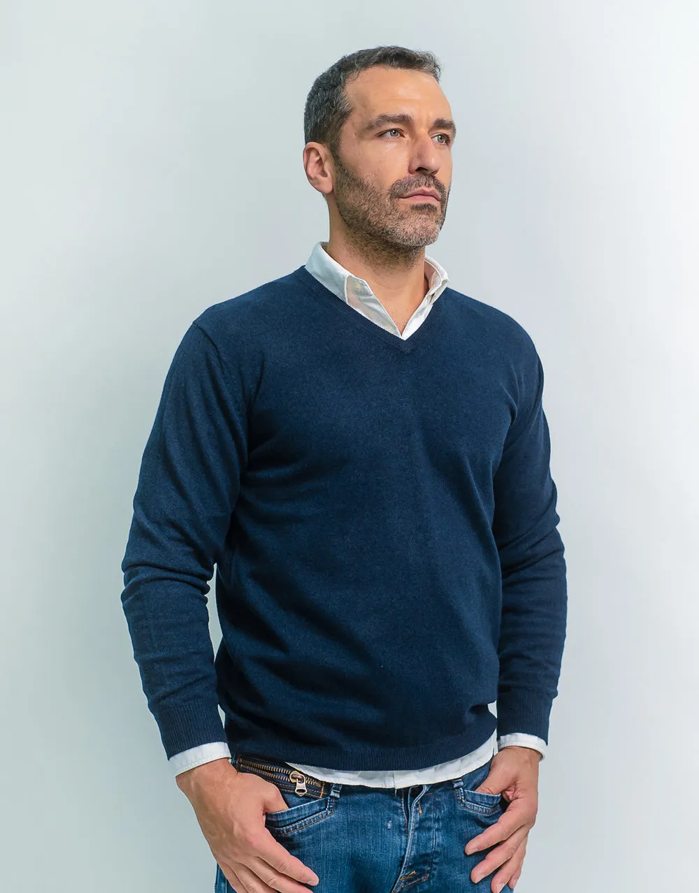 The Classic Cashmere V-Neck Pullover in Dark Navy